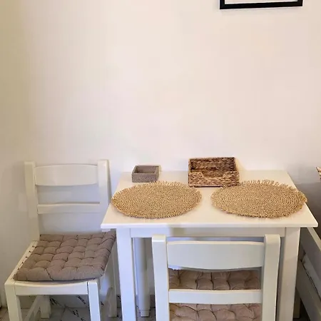 Avra דירה *