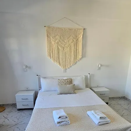 Avra Pera Gyalos