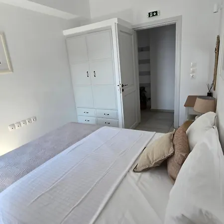 Apartment Avra Pera Gyalos