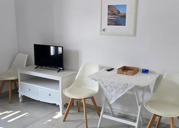 Avra Apartamento Pera Gyalos
