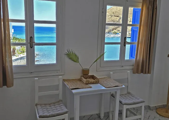 Avra Daire Pera Gyalos